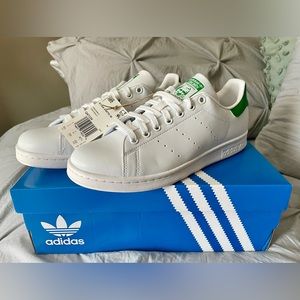 Brand new never worn Womans Stan Smith Adidas sneakers size 8 1/2.